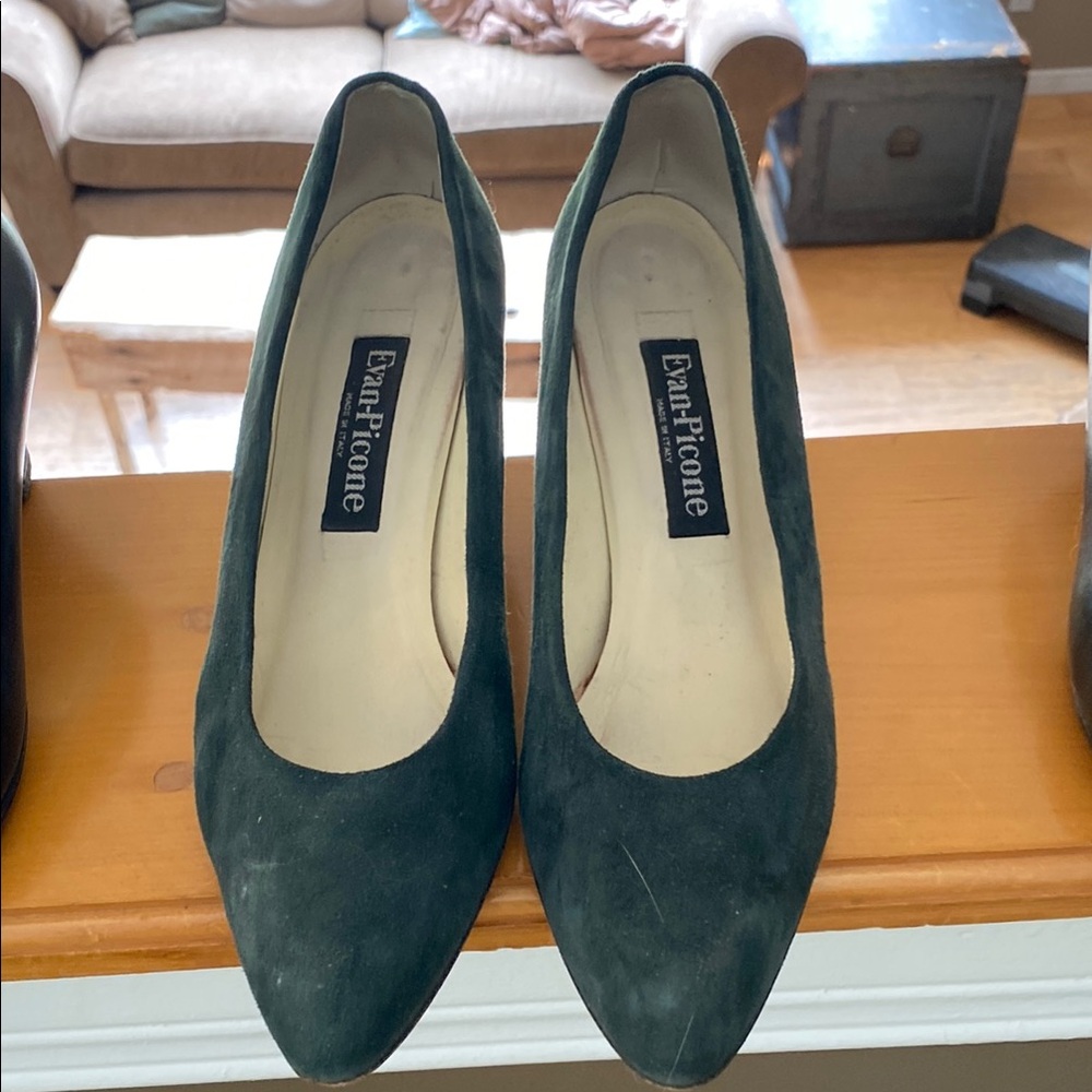 Evan Picone Green Heels Elegant Suede Design